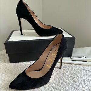 Gucci Elegant Black Suede Heels. Size 38